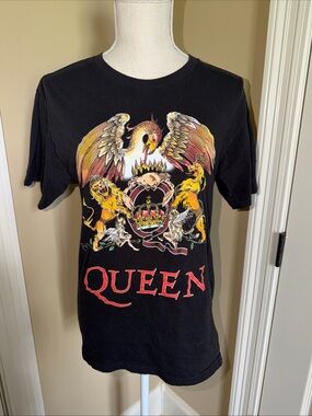 Queen Band Crest Graphic Shirt Sz S Gray Music Fan Retro Grunge Short Sleeve 80s